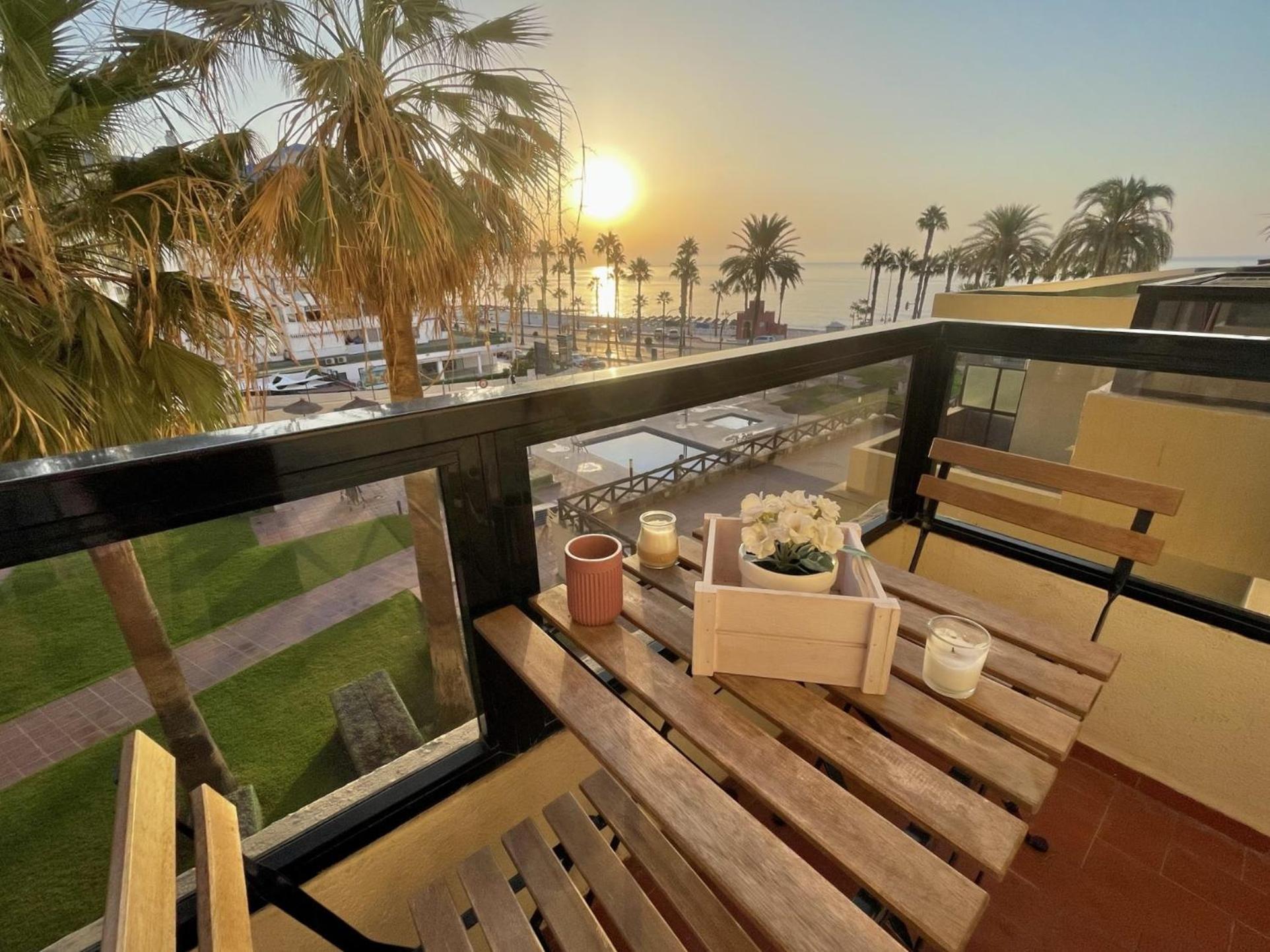 Aloha Playa Vistas Al Mar Lejlighed Benalmádena Eksteriør billede