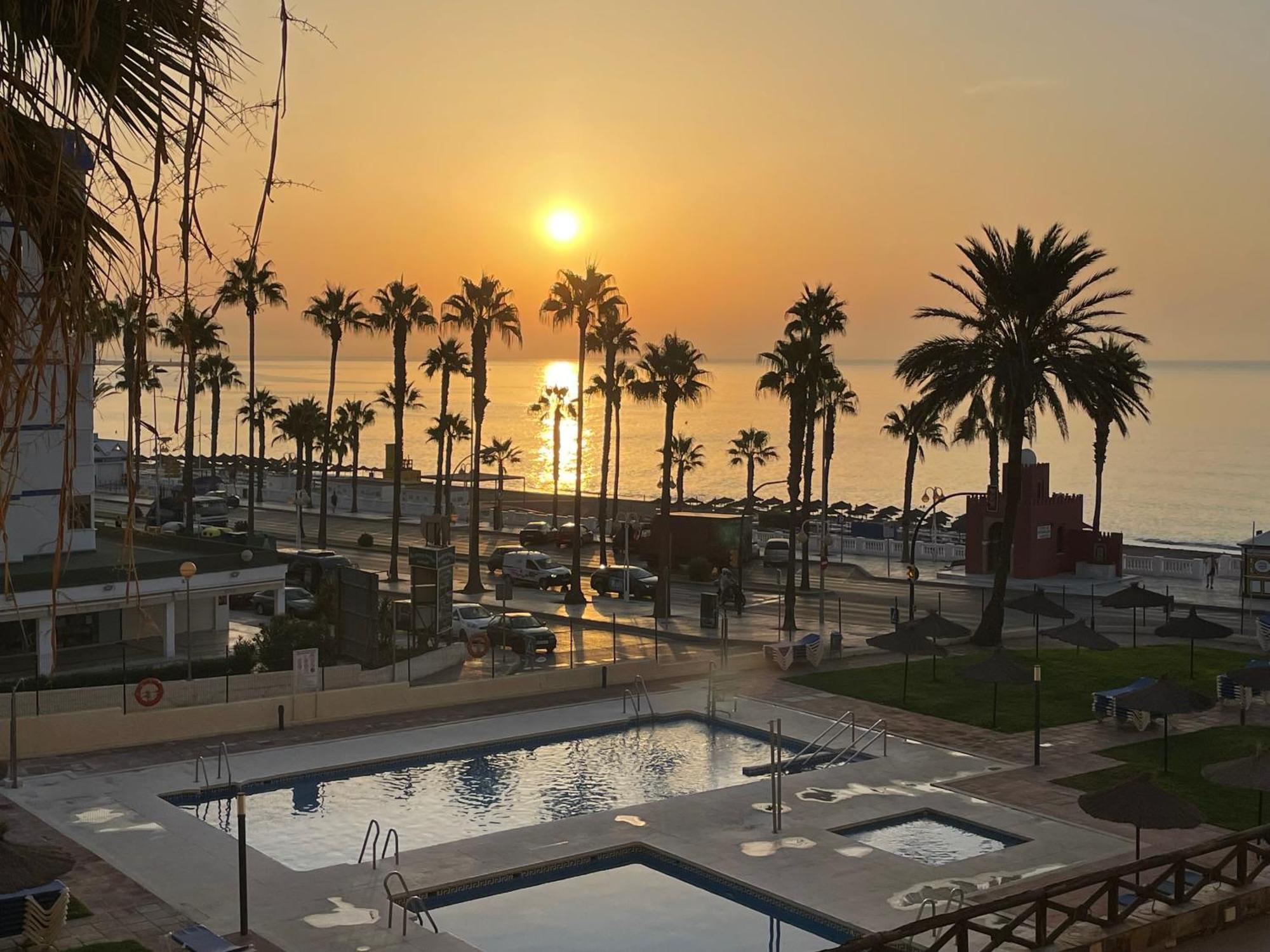 Aloha Playa Vistas Al Mar Lejlighed Benalmádena Eksteriør billede