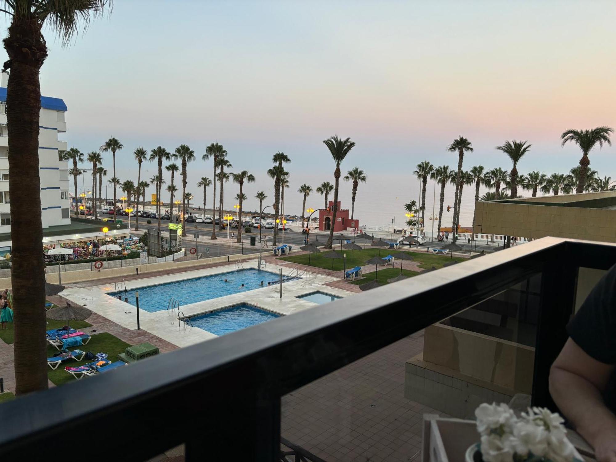 Aloha Playa Vistas Al Mar Lejlighed Benalmádena Eksteriør billede