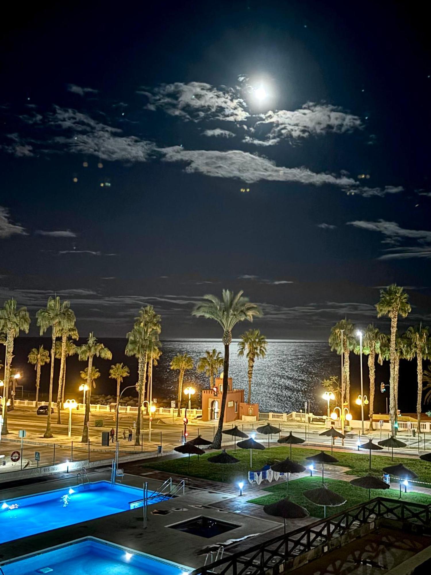 Aloha Playa Vistas Al Mar Lejlighed Benalmádena Eksteriør billede